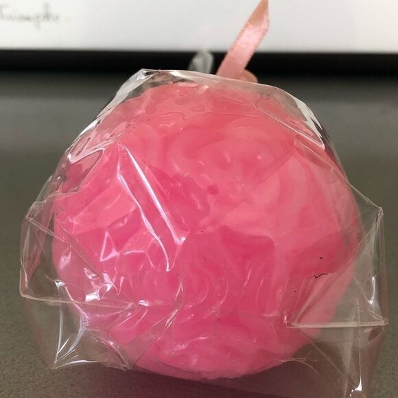 NWOT: Rose Ball Candle - Picture 4 of 5